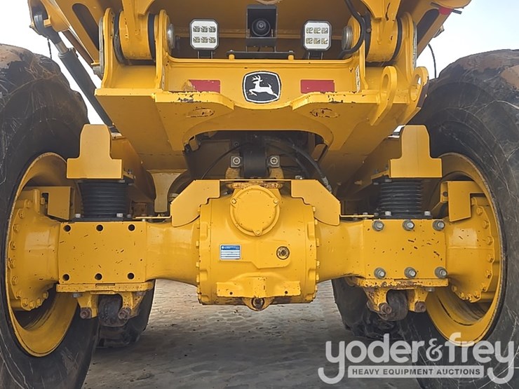 2023-deere-260e-image-24