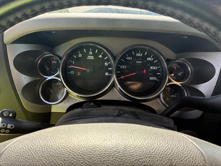 2012-gmc-2500hd-image-17