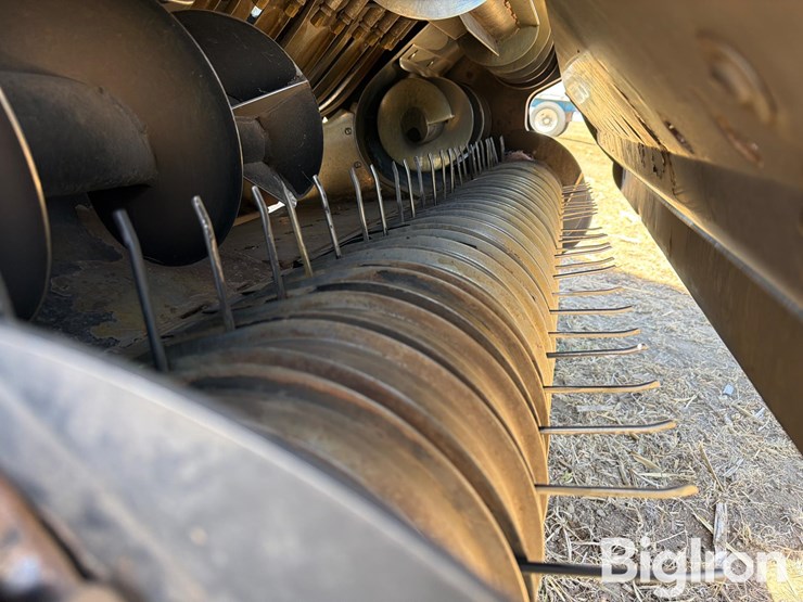 2014-case-ih-lb334-image-12