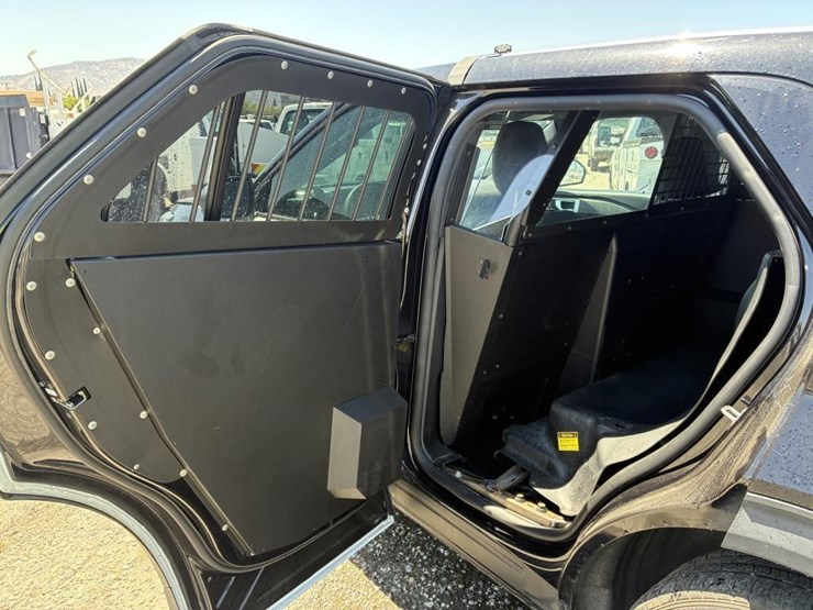 2020-ford-explorer-police-interceptor-image-15