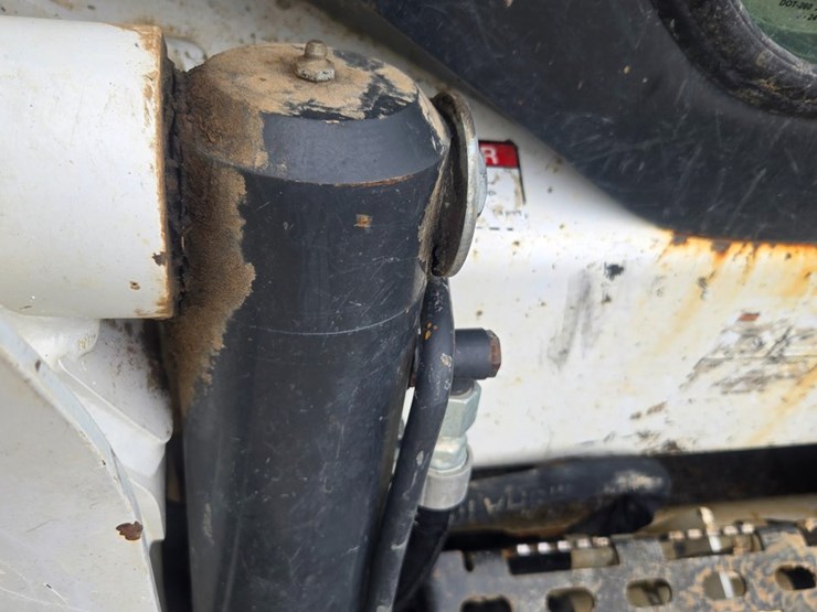 2023-bobcat-t770-image-55