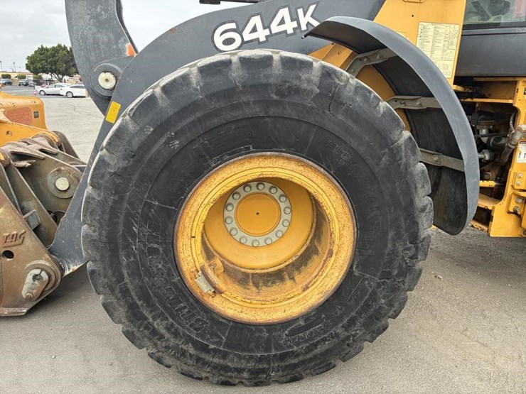 2018-deere-644k-image-10