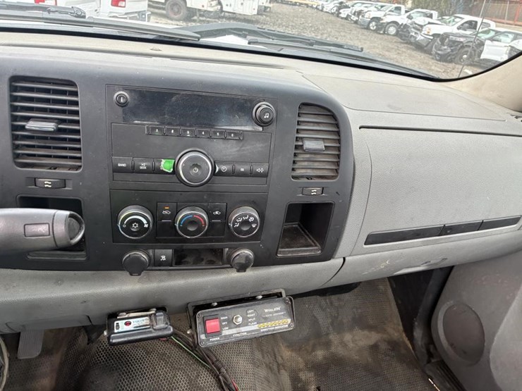 2011-chevrolet-2500hd-image-16