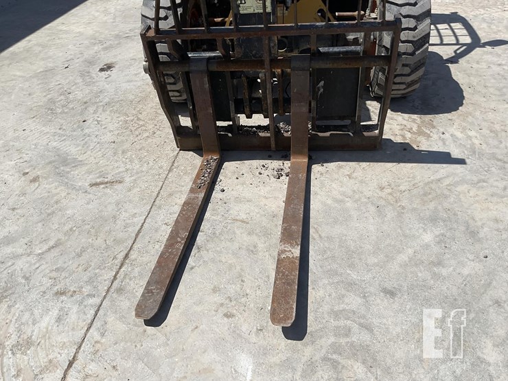 2015-caterpillar-th255c-image-9