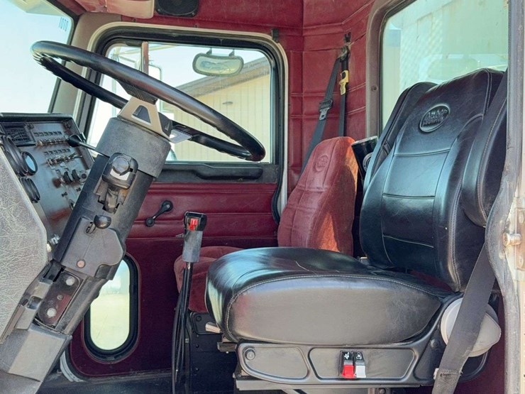 1996-peterbilt-379-image-29