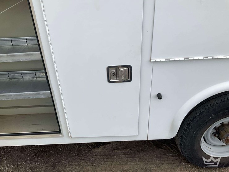 2013-ford-e350-image-35
