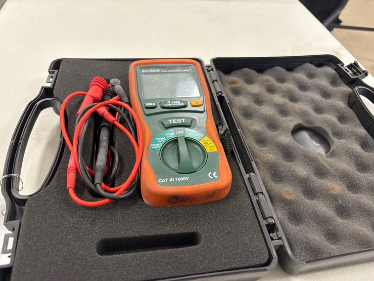 #4027-•-extech-insturments-digital-megohmmeter-with-leads-and-case-image-5