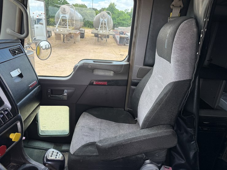 2015-kenworth-t800-image-11