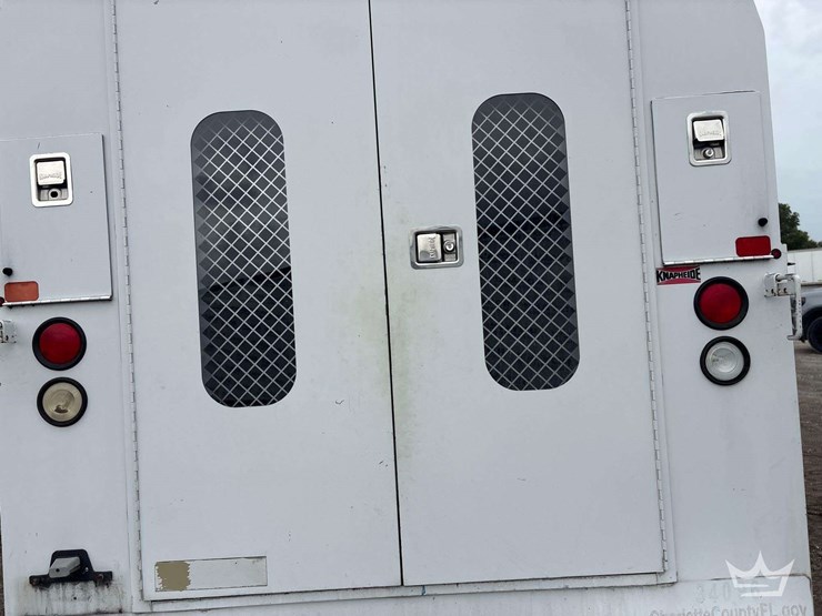 2013-ford-e350-image-22