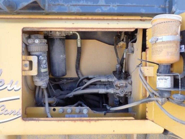 2005-deere-450j-lt-image-51