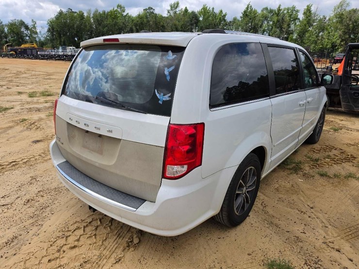 2017-dodge-grand-caravan-image-3