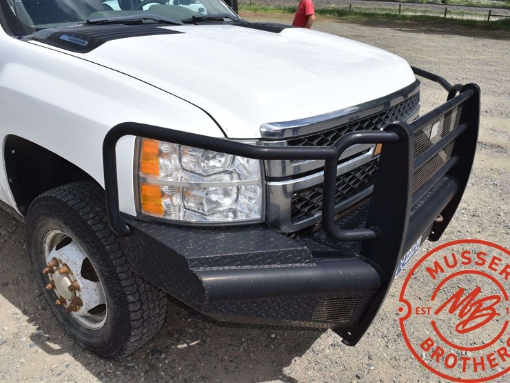 2013-chevrolet-3500-image-15