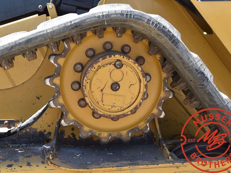 2016-caterpillar-d2-image-31