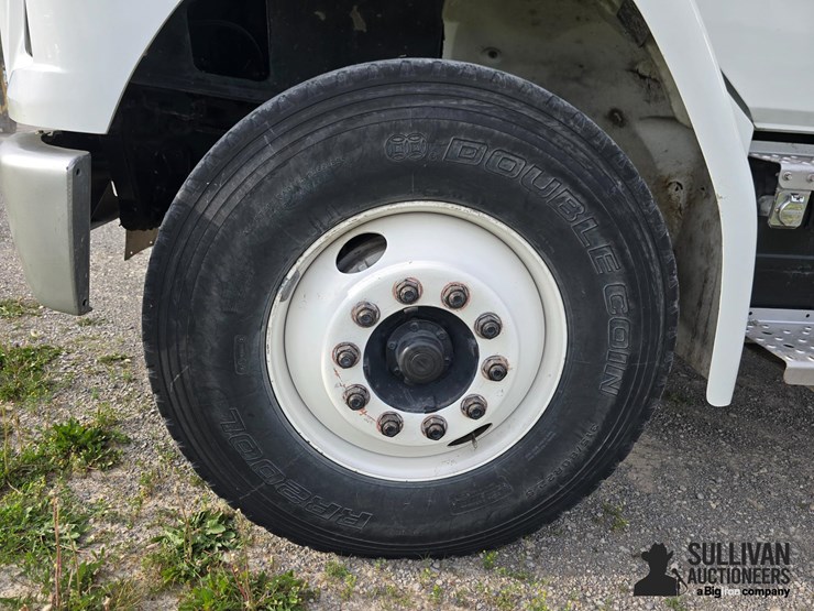 2000-freightliner-fl80-image-13
