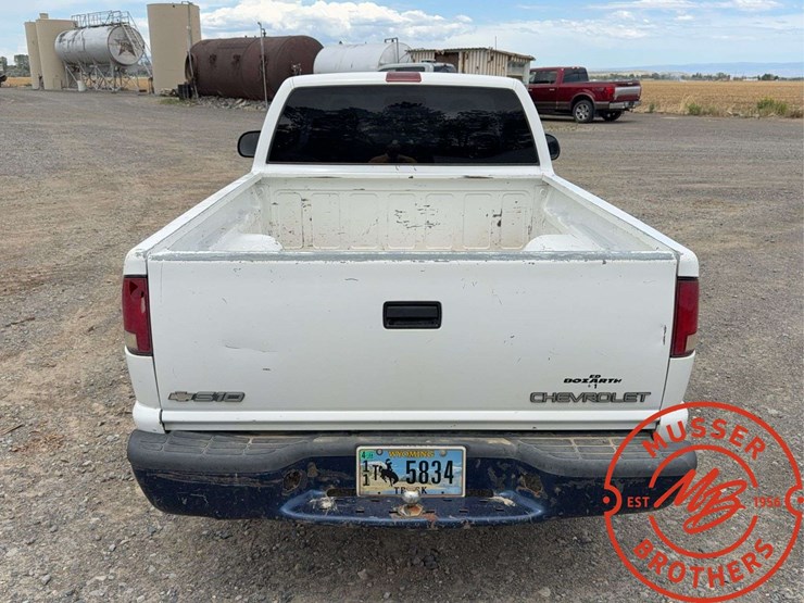2000-chevrolet-s10-image-4