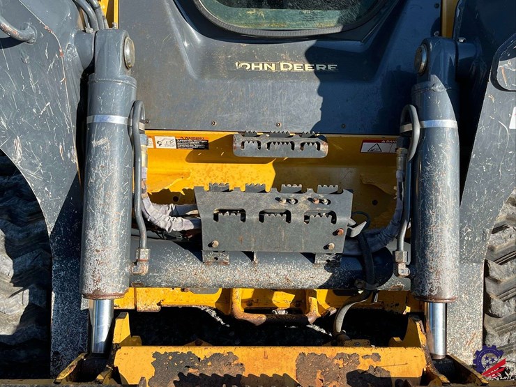 2020-deere-331g-image-18