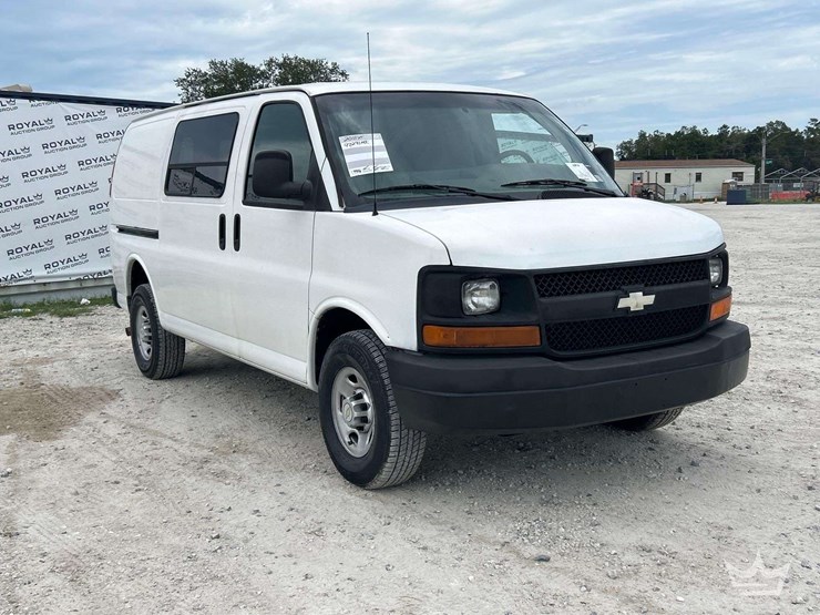 2011-chevrolet-express-2500-image-2
