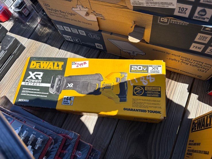 2188---dewalt-20-volt-sawzall-image-3
