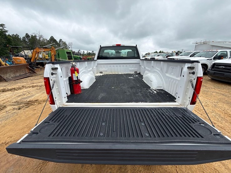 2017-ford-f150-xl-image-6
