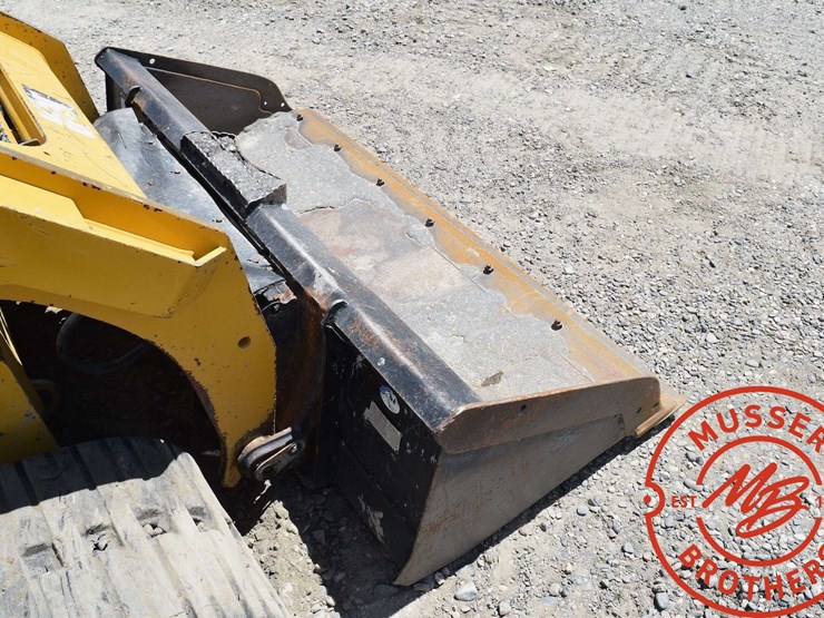2018-caterpillar-d2-image-21