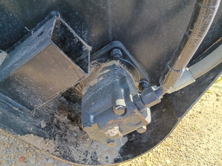 2017-ditch-witch-r300-image-71