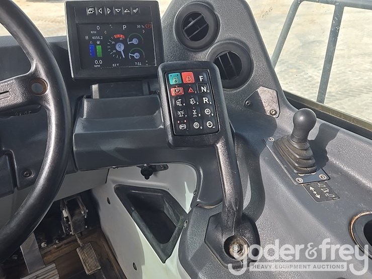 2023-deere-260e-image-56