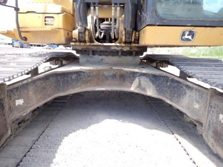 2009-deere-270d-lc-image-36