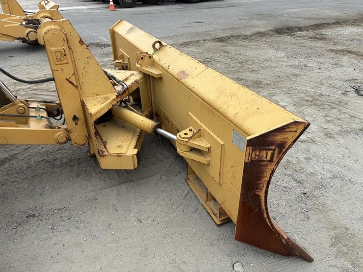 2004-caterpillar-143h-vhp-image-10