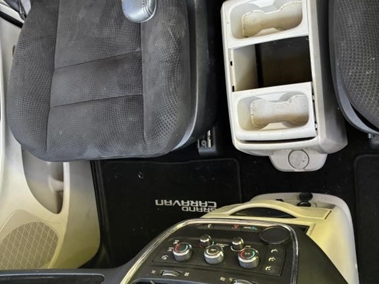 2016-dodge-grand-caravan-image-18
