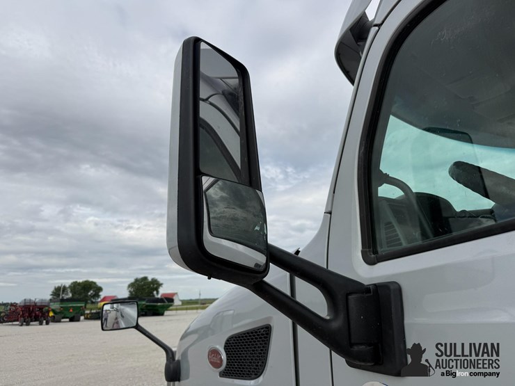 2015-peterbilt-579-image-19