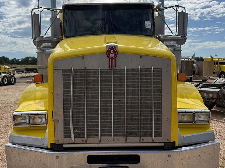 2016-kenworth-t800-image-2