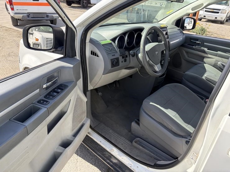 2009-dodge-grand-caravan-se-image-14