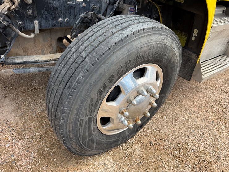 2016-kenworth-t800-image-14