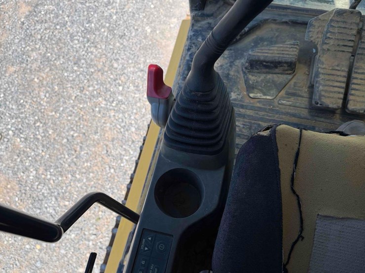 komatsu-pc210-lc-image-19