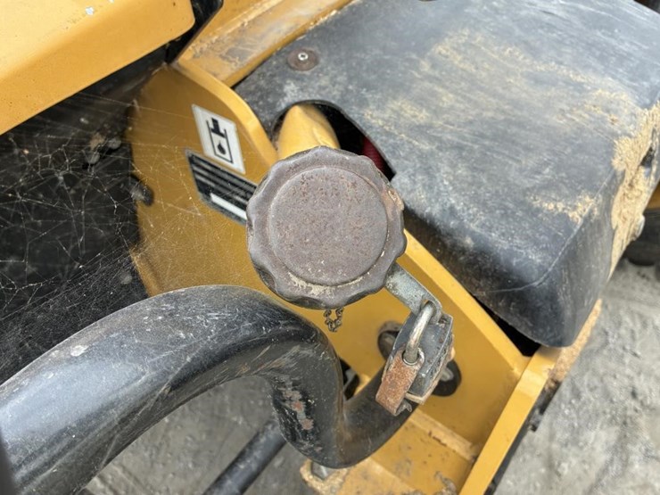 2015-caterpillar-th255c-image-18