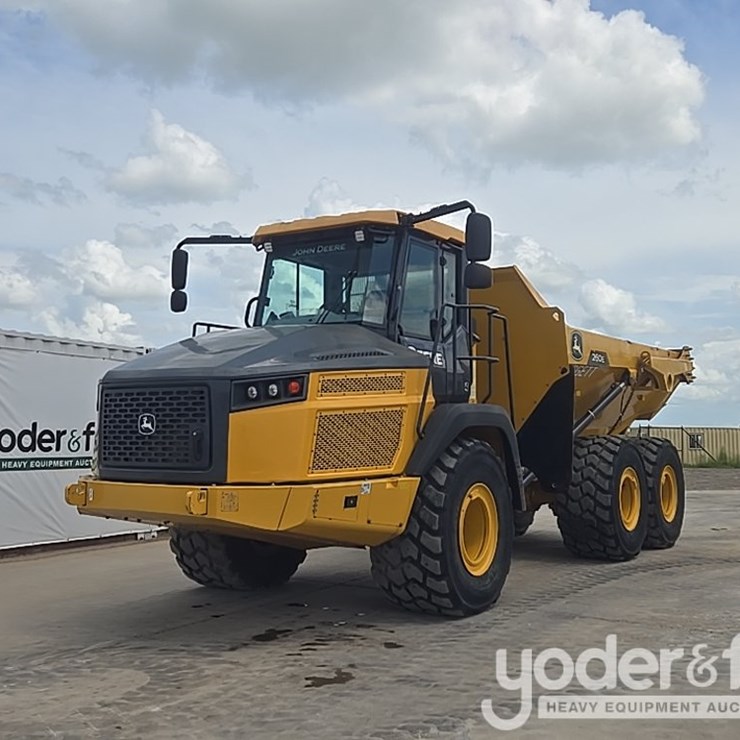 2023 DEERE 260E
