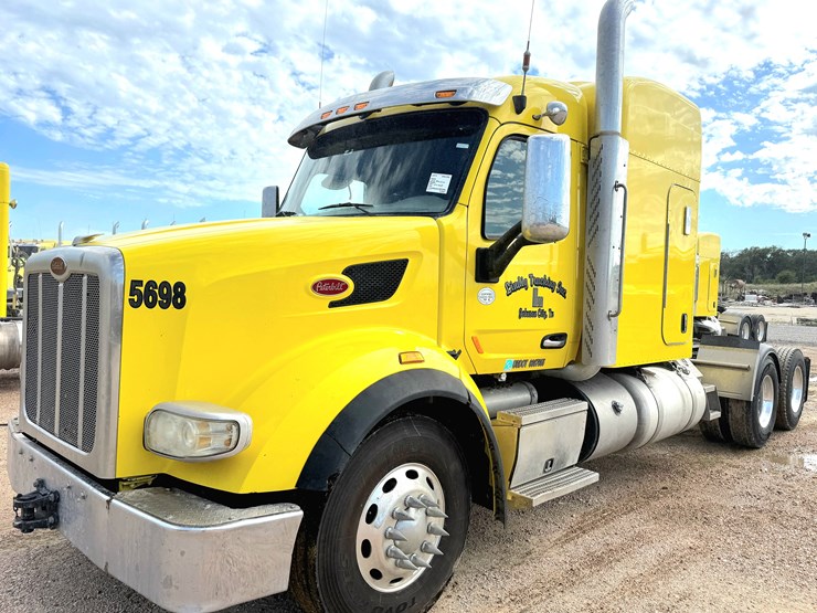 2018-peterbilt-567-image-1