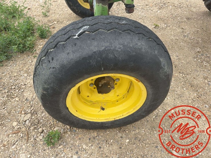 john-deere-3020-image-10