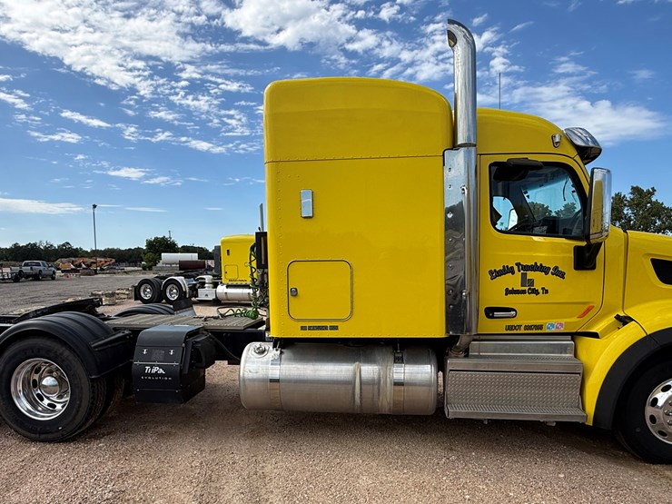 2018-peterbilt-567-image-4
