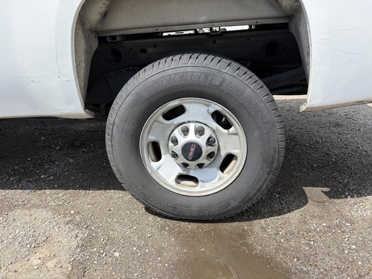 2012-gmc-2500hd-image-5