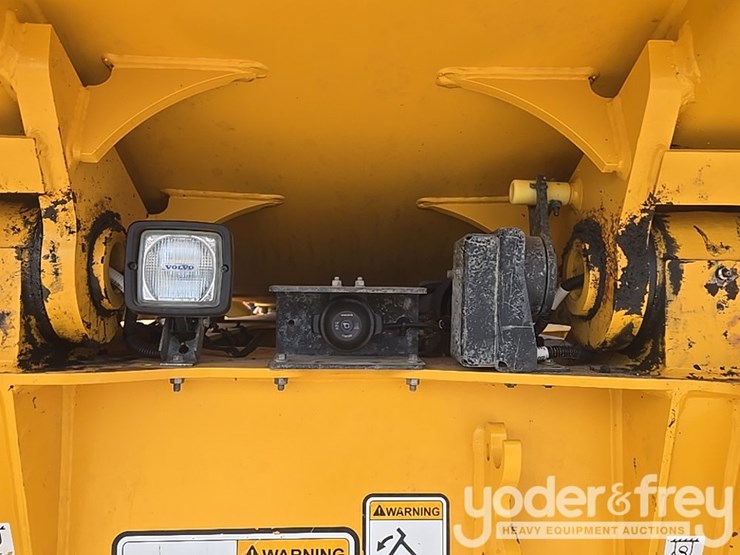 2023-volvo-a25g-image-39