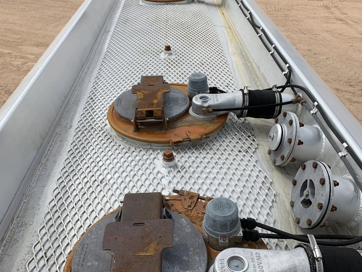 2006-peterbilt-379-image-8