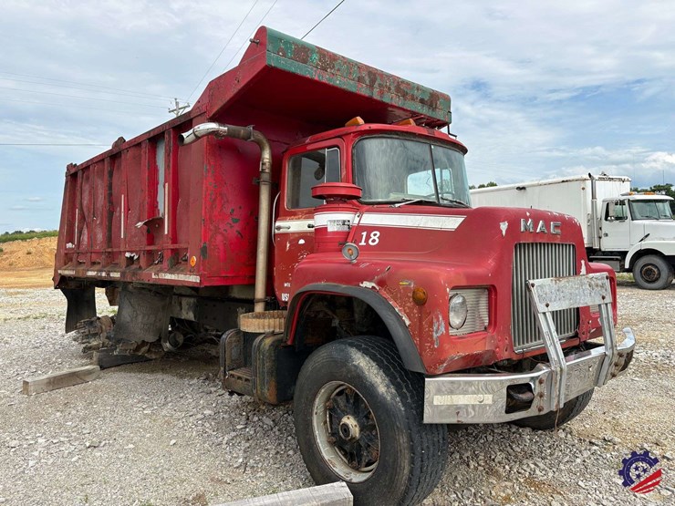 1981-mack-dm685s-image-5
