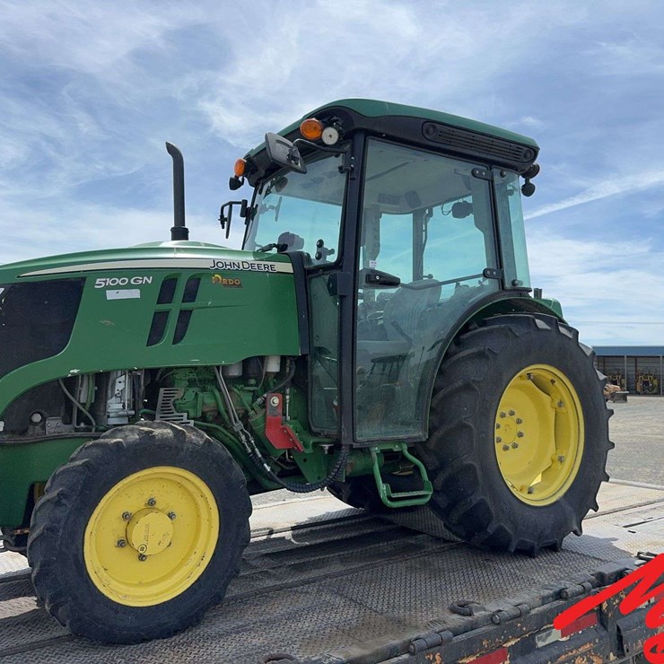 2018 JOHN DEERE 5100GN