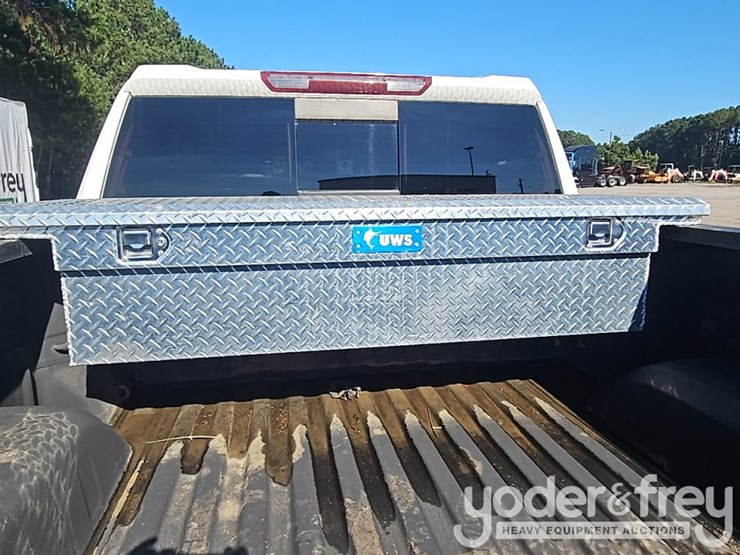 2022-chevrolet-1500-image-27