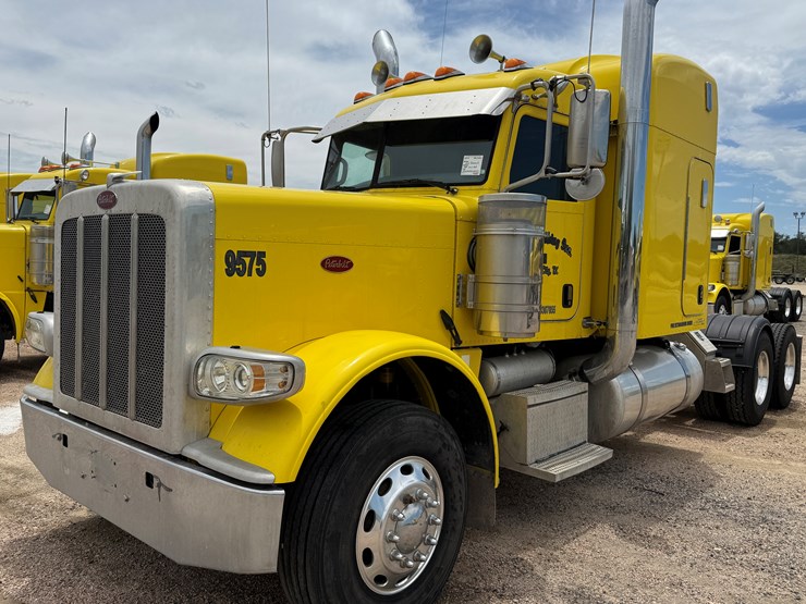 2014-peterbilt-389-image-1