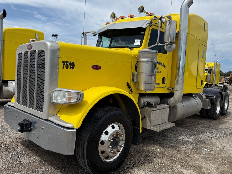 2014-peterbilt-389-image-1