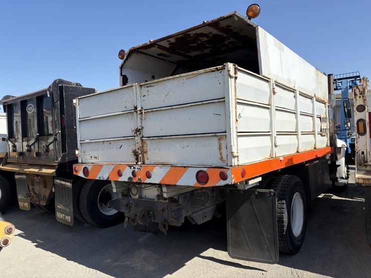 2004-international-flatbed-dump-image-3