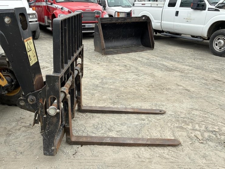 2015-caterpillar-th255c-image-6