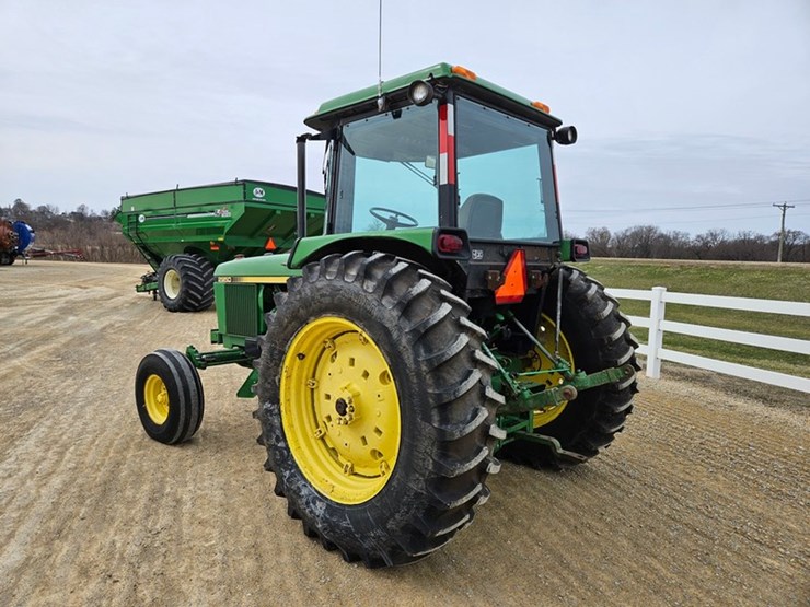 john-deere-2950-image-3
